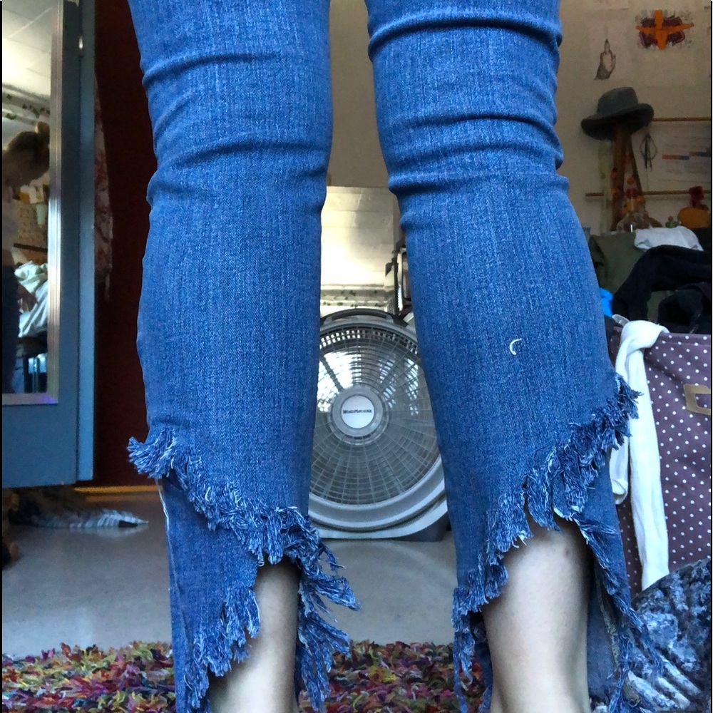 frayed hem jeans